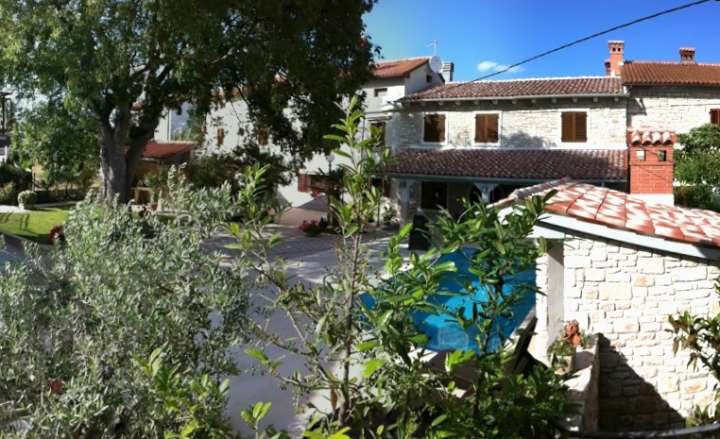House Ladonia